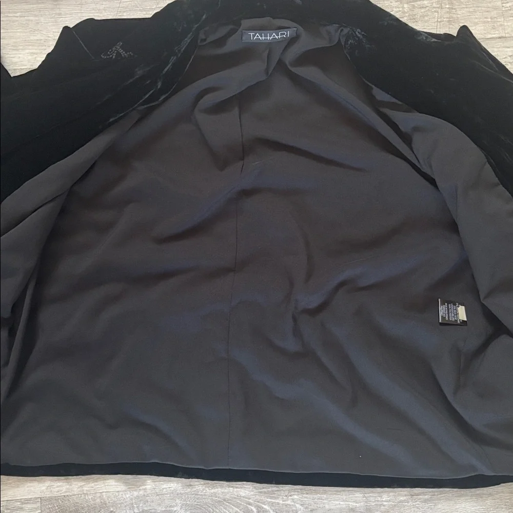 TAHARI Black Velvet Blazer Sz S/M(Estimated)